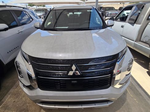 Used 2022 Mitsubishi Outlander SE FWD image 2