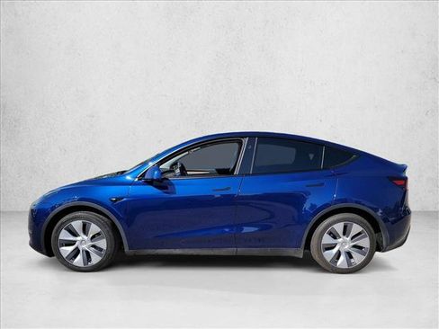 Used 2024 Tesla Model Y 2WD image 8
