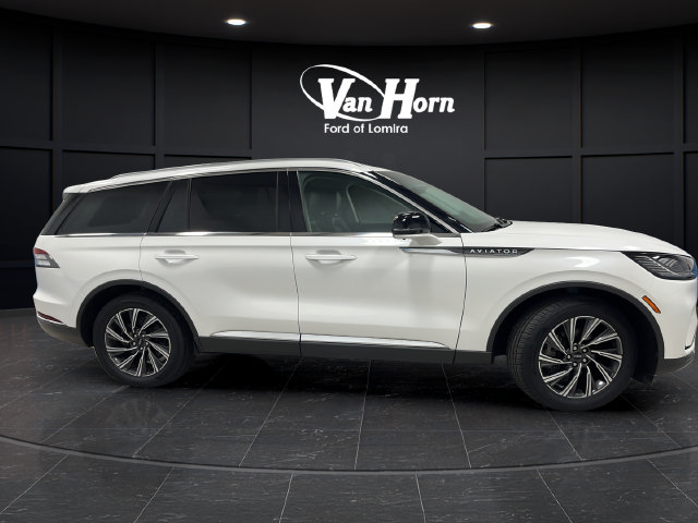 Used 2025 Lincoln Aviator AWD image 8