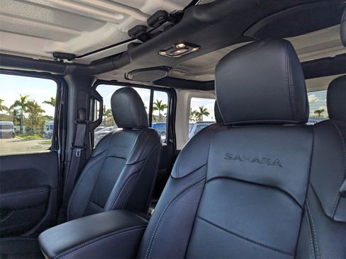 Used 2022 Jeep Wrangler Unlimited Sahara image 21