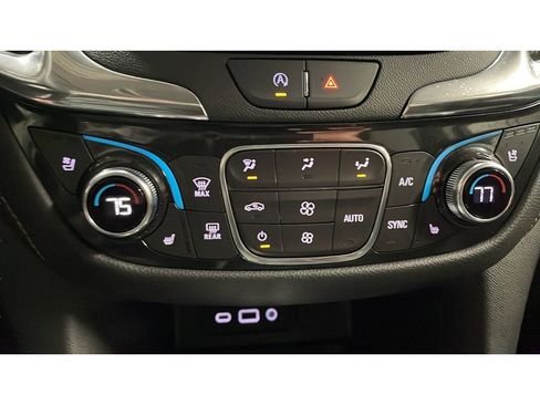 Used 2023 Chevrolet Equinox Premier image 14