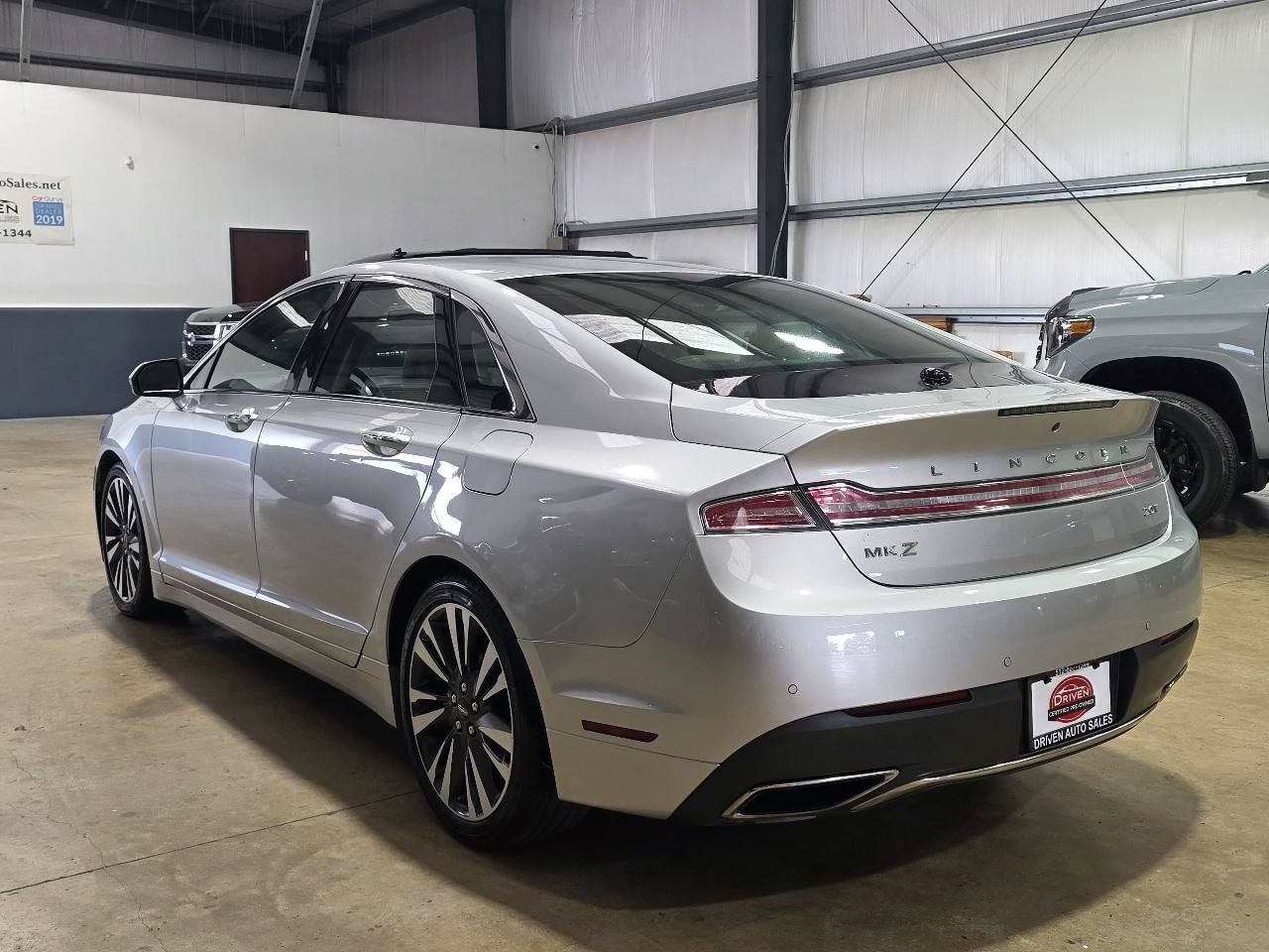 Used 2017 Lincoln MKZ Reserve FWD image 6