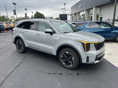 Certified 2024 Kia Sorento S w/ Panoramic Sunroof Package AWD/4WD image 1