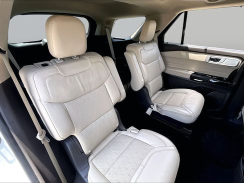 Used 2023 Ford Explorer Platinum w/ Technology Package AWD/4WD image 34