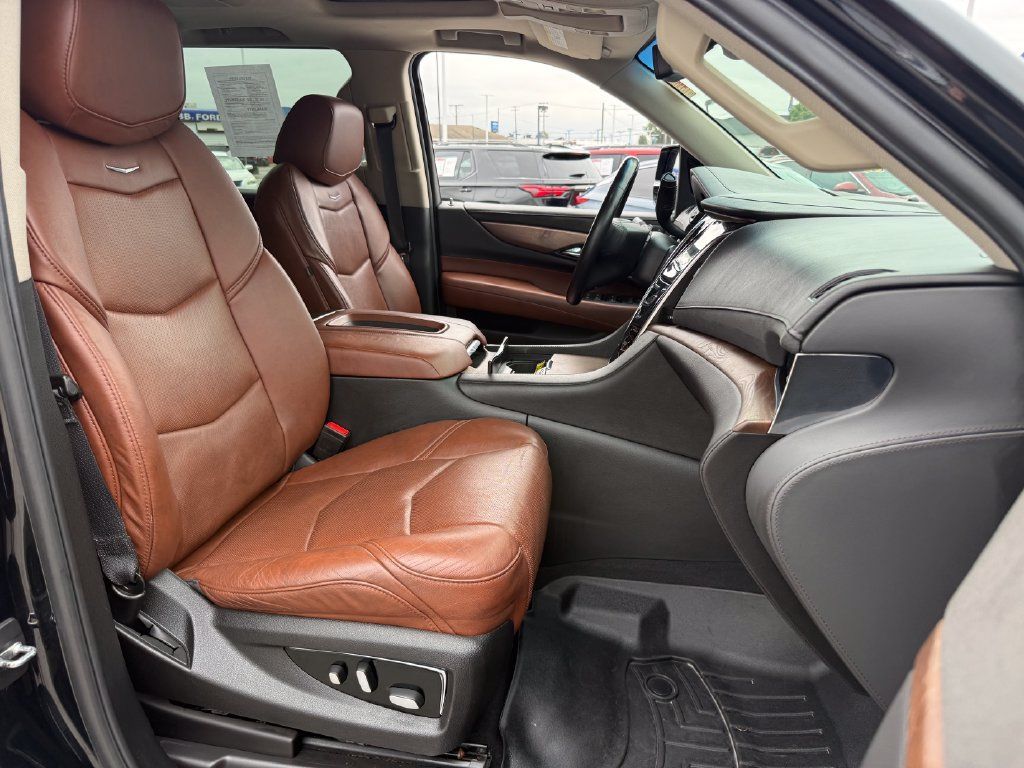 Used 2018 Cadillac Escalade ESV Premium Luxury w/ LPO, Radiant Package AWD/4WD image 34