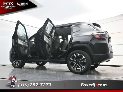 Used 2022 Jeep Compass Limited AWD/4WD image 38