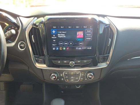 Used 2021 Chevrolet Traverse LT FWD image 9