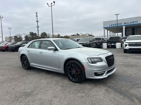 Used 2021 Chrysler 300 Touring L image 1