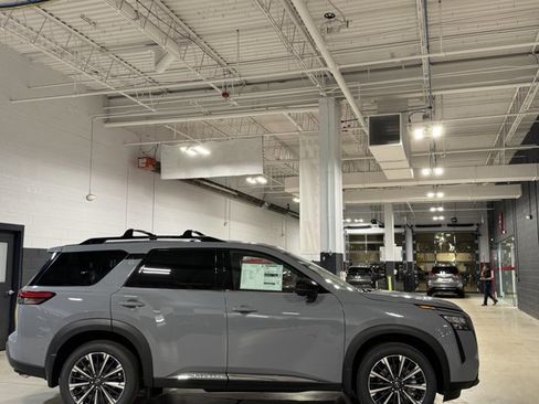 New 2026 Nissan Pathfinder Platinum AWD/4WD image 4