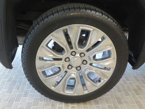 Used 2022 GMC Sierra 1500 Denali w/ Denali Premium Package image 9