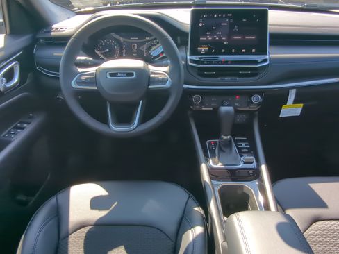 New 2026 Jeep Compass Latitude AWD/4WD image 14