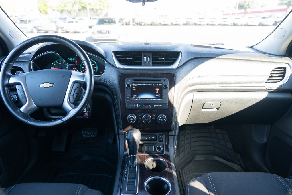 Used 2017 Chevrolet Traverse LT w/ Style and Technology Package AWD/4WD image 9
