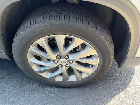 Used 2025 Buick Enclave Preferred image 4