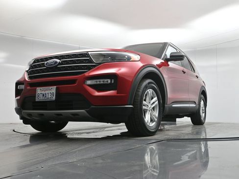 Certified 2021 Ford Explorer XLT image 45