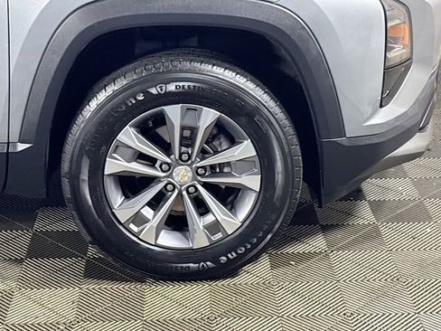 Used 2025 Chevrolet Equinox LT FWD image 23