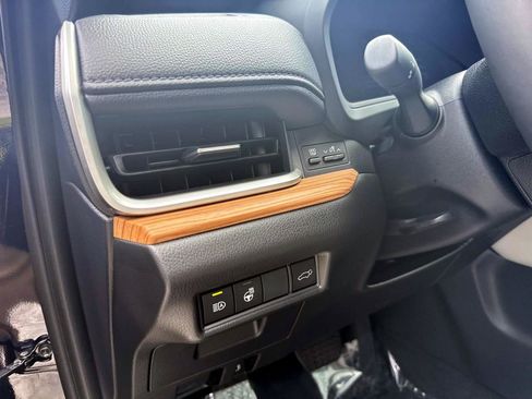 Used 2025 Toyota Grand Highlander AWD image 21