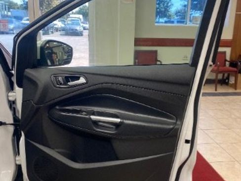 Used 2018 Ford Escape SE image 13