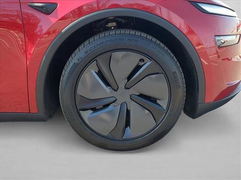 Used 2026 Tesla Model Y 2WD image 23