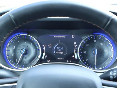 Used 2020 Chrysler Pacifica Touring-L w/ Tire & Wheel Group image 18