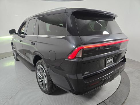 New 2027 Lincoln Navigator Premiere AWD/4WD image 7