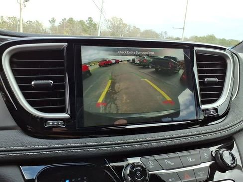 New 2026 Chrysler Pacifica Select image 13