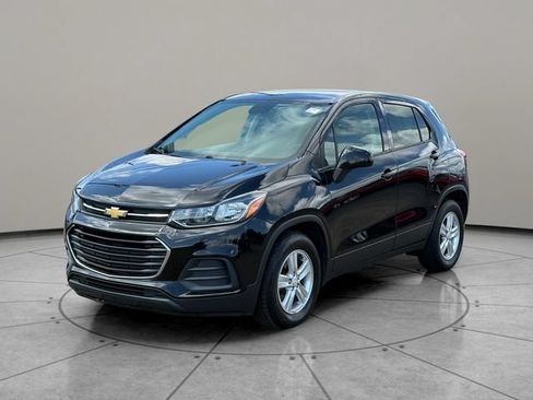 Used 2019 Chevrolet Trax LS w/ Tint and Cruise Package FWD image 3
