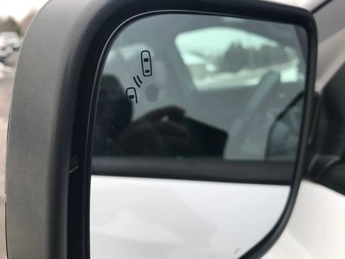 Used 2019 Ford Explorer XLT w/ Equipment Group 202A image 11