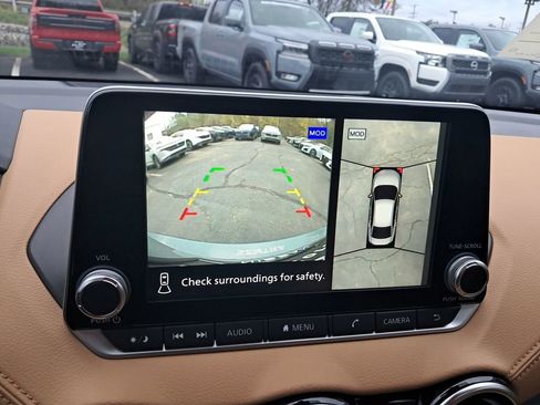 Used 2025 Nissan Sentra SV w/ SV Premium Package image 21