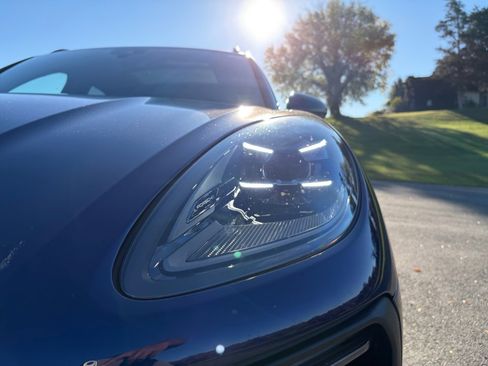 Certified 2025 Porsche Macan image 13