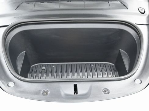 Used 2022 Tesla Model Y Long Range image 45