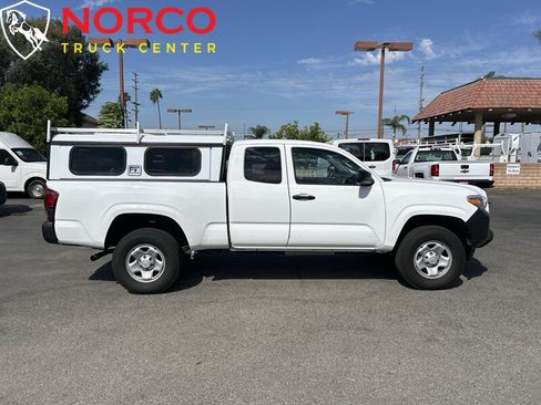 Used 2022 Toyota Tacoma SR RWD image 1