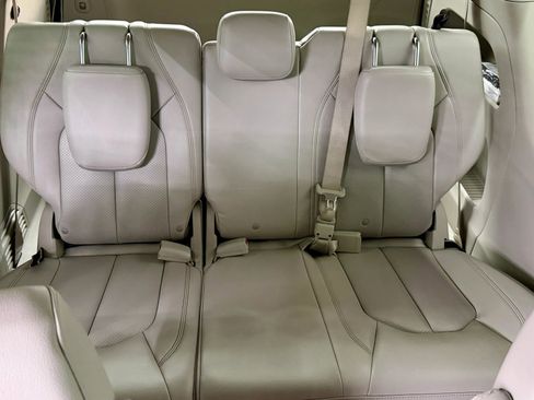 Used 2021 Chrysler Pacifica Touring-L image 18