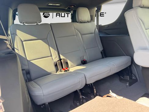 Used 2023 Chevrolet Tahoe Z71 w/ Luxury Package AWD/4WD image 34