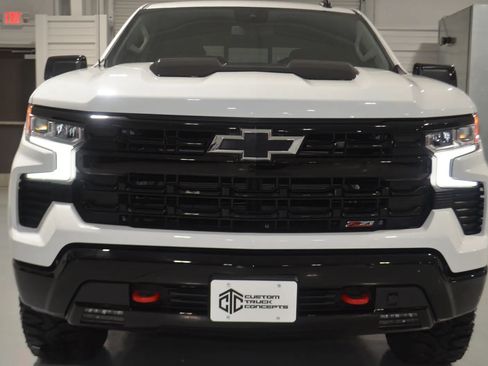 Used 2023 Chevrolet Silverado 1500 LT Trail Boss w/ Convenience Package II AWD/4WD image 2