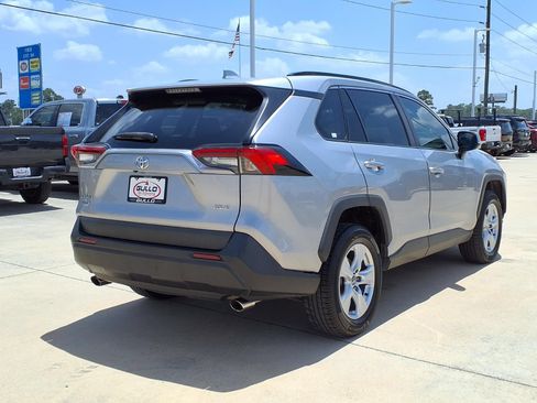 Used 2020 Toyota RAV4 XLE w/ Convenience Package FWD image 6
