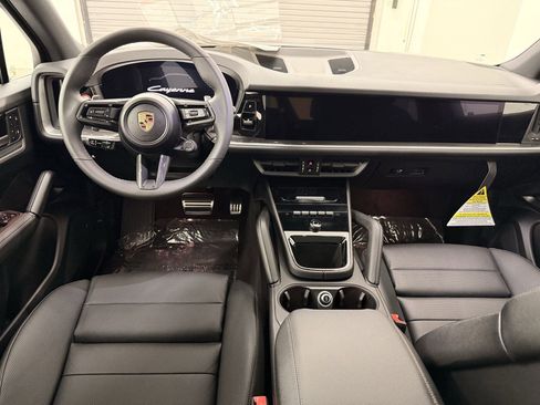 Used 2025 Porsche Cayenne AWD/4WD image 13