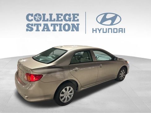 Used 2010 Toyota Corolla LE image 10