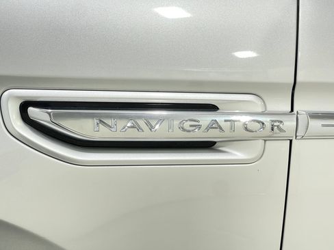 Used 2019 Lincoln Navigator Select AWD/4WD image 41