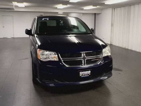Used 2016 Dodge Grand Caravan SXT w/ Rear Park Assist Package FWD image 3