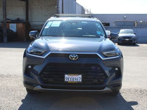 Used 2024 Toyota Grand Highlander FWD image 2