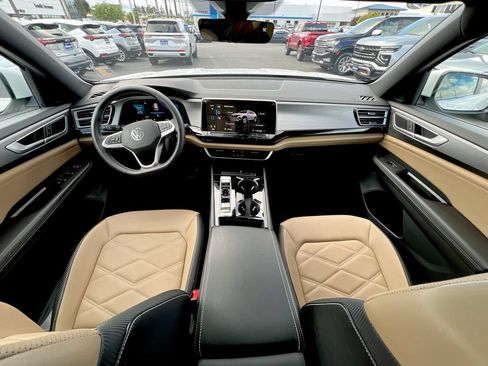 Used 2024 Volkswagen Atlas Cross Sport SE w/ Panoramic Sunroof Package FWD image 18