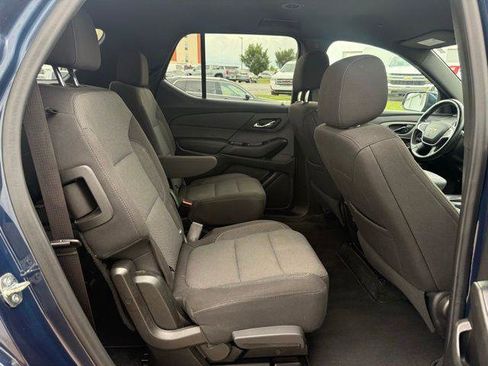 Used 2023 Chevrolet Traverse LT FWD image 3