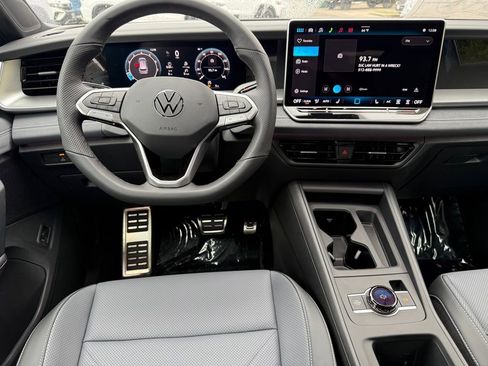 New 2026 Volkswagen Tiguan SE R-Line FWD image 24