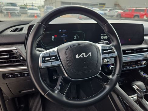 Used 2023 Kia Telluride EX w/ EX Captain's Chair Package FWD image 18