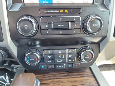 Used 2019 Ford F150 Lariat image 30