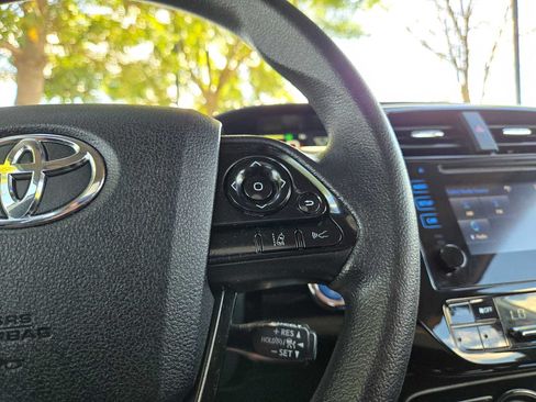 Used 2019 Toyota Prius LE AWD/4WD image 28