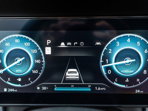 New 2025 Hyundai Elantra Limited image 26