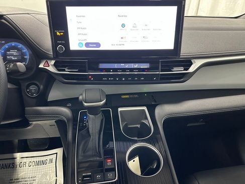 Used 2025 Toyota Sienna XSE image 25
