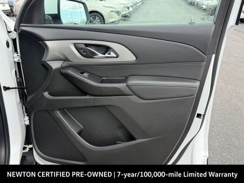 Used 2023 Chevrolet Traverse LT FWD image 25