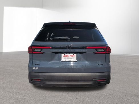 Used 2024 Toyota Grand Highlander XLE image 6